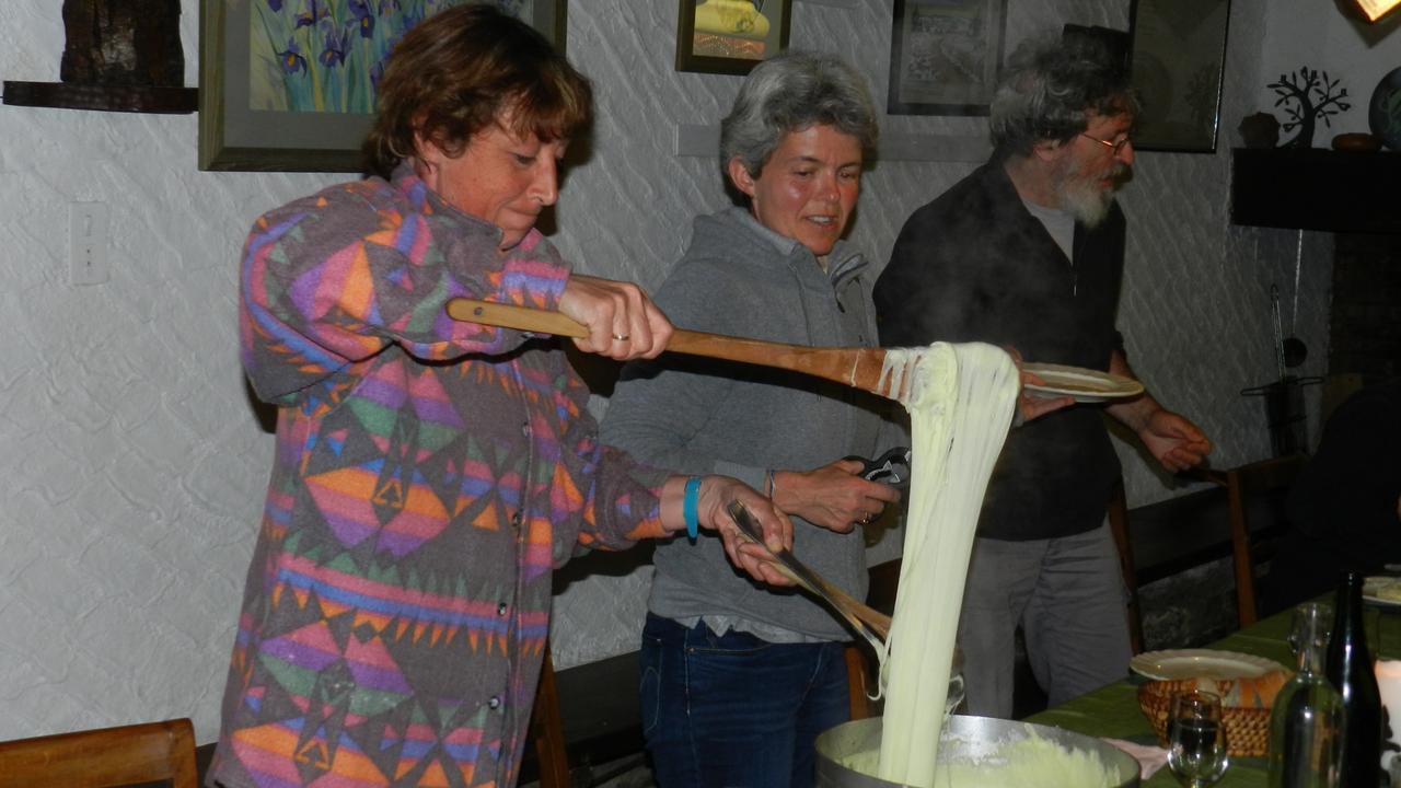 Nos hôtes filent eux même l'aligot